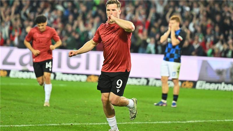 96-Stürmer Benjamin Källman gelang der 1:1-Ausgleich im Topspiel gegen den SC Paderborn.