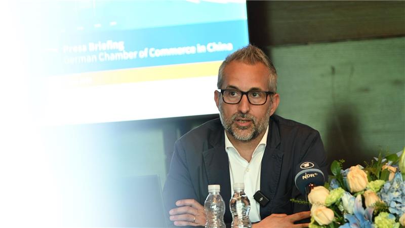 AHK-Vorstandsmitglied Oliver Oehms spricht von schlechten Aussichten auf die Wirtschaftslage in China.