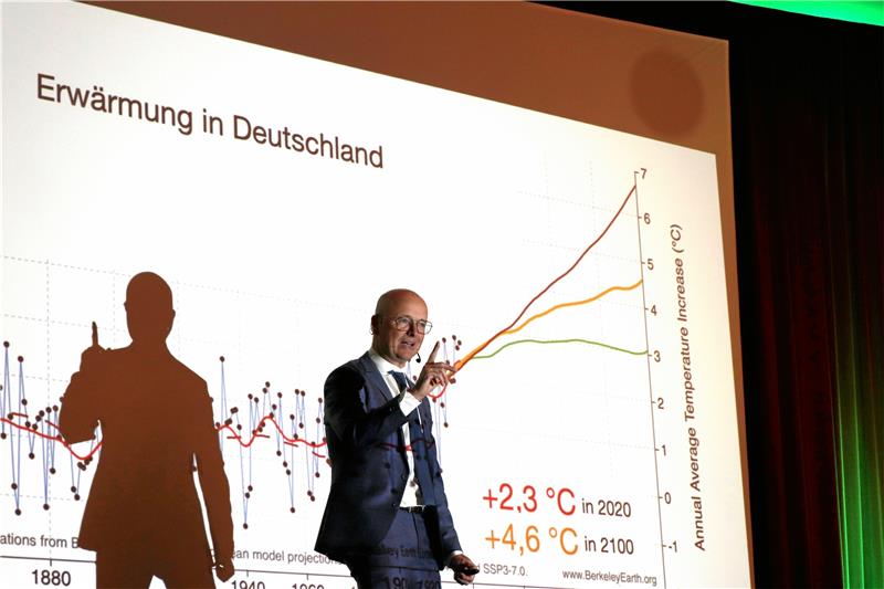 ARD-Wetterexperte Karsten Schwanke bei der Harzer Klimawoche.  Foto: Kammer
