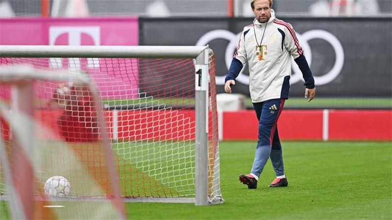 Kranker Kompany und Kimmich fehlen vor großem Europa-Test Aaron Danks als Chef in Aktion beim Abschlusstraining.