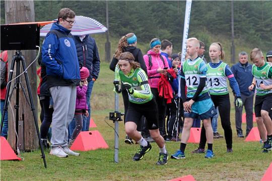 Aaron Jakobs vom WSV Clausthal-Zellerfeld, der sich hier auf die Strecke begibt, belegt im Sprintrennen der Schüler Rang drei. Fotos: Gietemann