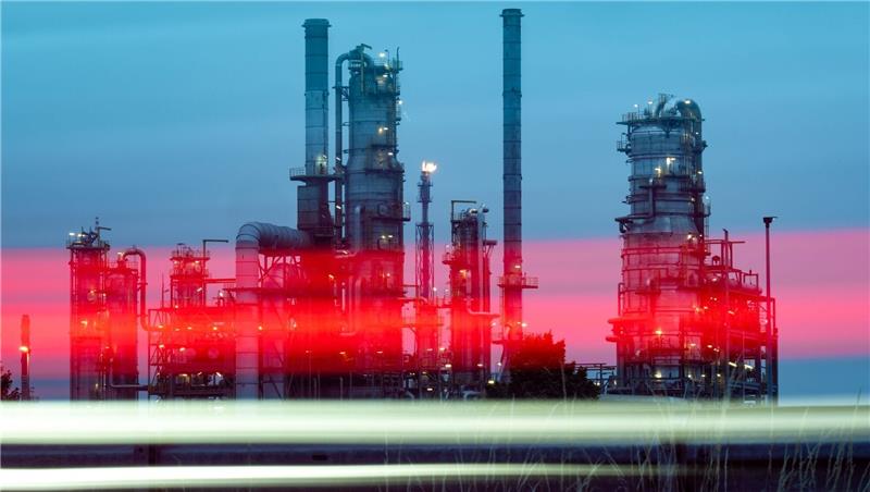 Ab 1. 2023 Januar soll kein russisches Öl mehr über Pipelines in die beiden großen Raffinerien in Schwedt und Leuna fließen.