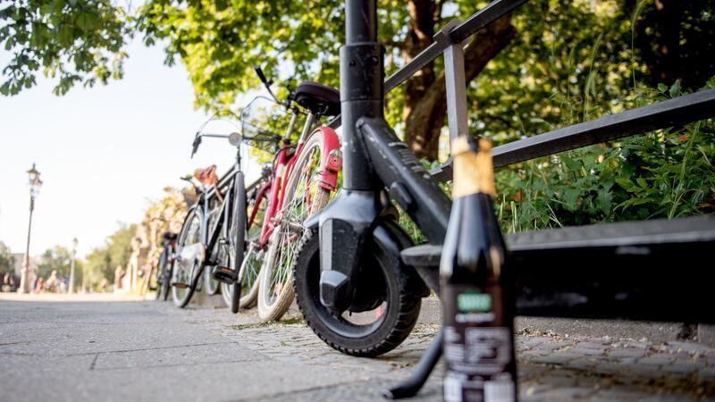 Alkohol am Steuer - die wichtigsten Gesetze und Regeln Ab 1,1 Promille gilt Alkohol am Steuer, egal ob Fahrrad oder E-Scooter, als Straftat.