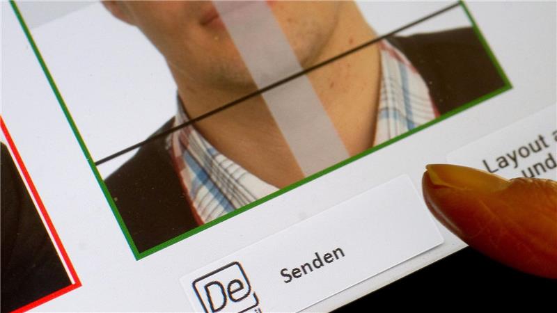 Bahn, Solarstrom, KI – was sich im August ändert Ab August ist auf den Bürgerämtern Schluss mit Papierfotos. (Archivbild)
