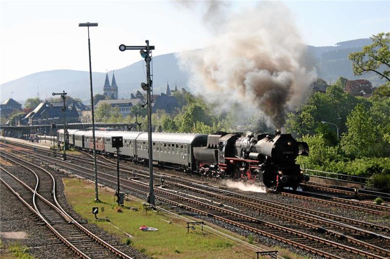 Ab Eisenach übernimmt die Dampflok 52 1360 den Zug des VEV.  Foto: Privat