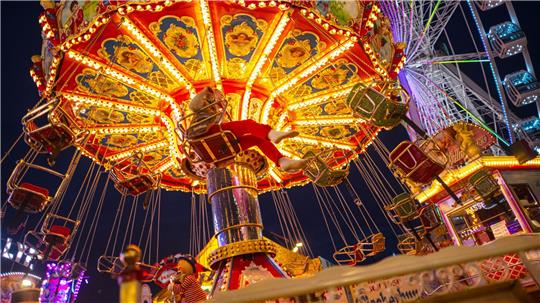 Ab Freitag drehen wieder zahlreiche Karussells auf der Bürgerweide ihre Runden. (Archivbild)