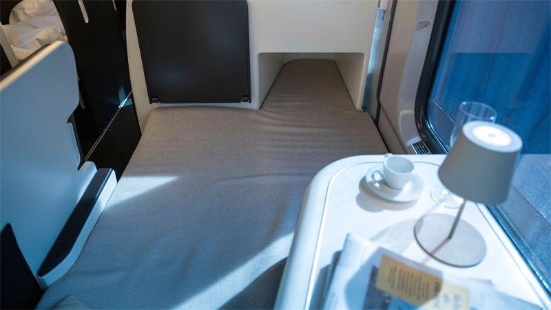 KI soll Bahnreisen effizienter und zuverlässiger machen Ab März 2027 will das Start-up Nox eine neue Nachtzugverbindung von Hamburg nach München anbieten - mit Einzel- und Doppelabteilen.