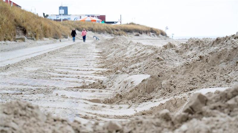 Wangerooge bereit für neuen Sand für den Badestrand Ab Mitte März soll auf Wangerooge mit schwerem Gerät noch mehr fehlender Sand aufgeschüttet werden.