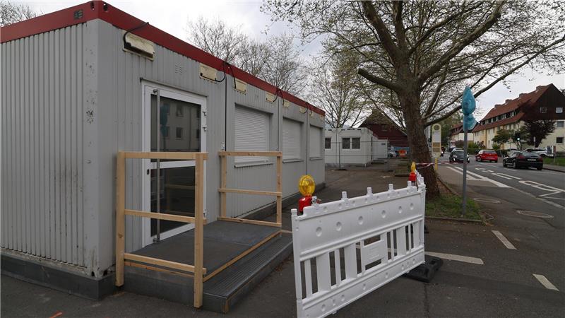 Ab auf die andere Seite: Die Container stehen jetzt auf einem früheren Parkplatz gegenüber an der Wolfenbütteler Straße.