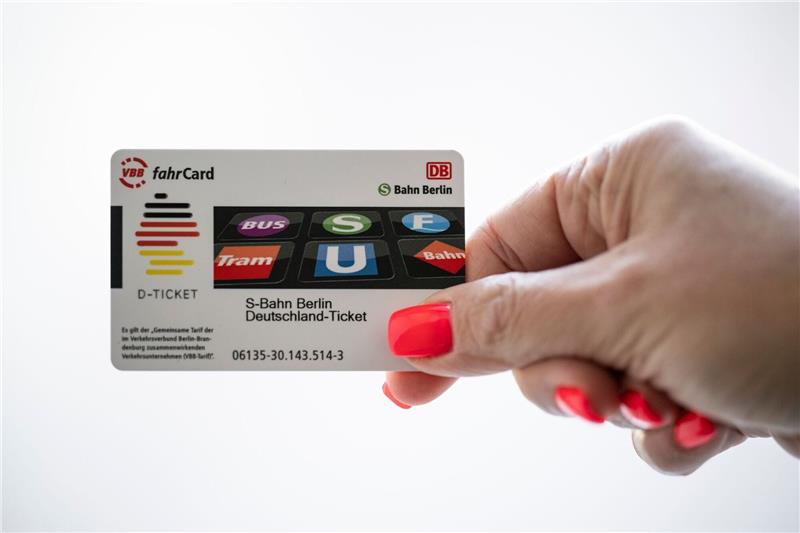 Deutschlandticket: Verbraucherschützer warnen vor Nachteilen Ab dem 1. Mai gültig: das Deutschlandticket.