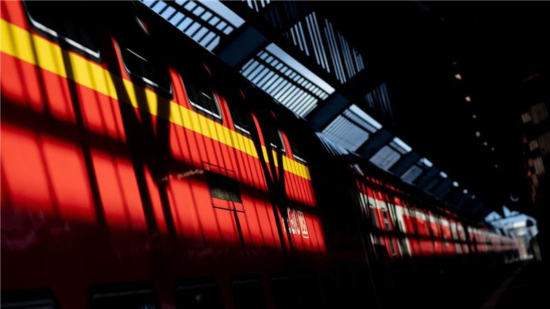 Lösung für Bahnproblem Magdeburg-Berlin in Sicht Ab dem 28. November soll die RE1 zwischen Magdeburg und Berlin wieder durchfahren. (Symbolbild)