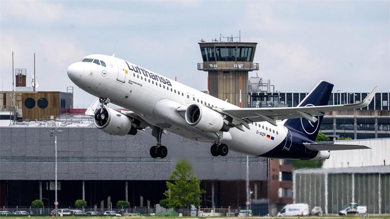 Ab dem Sommer starten ab Bremen wieder Flugzeuge in Richtung Frankfurt. (Archivfoto)
