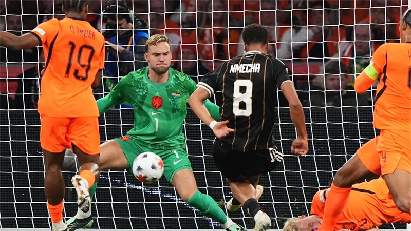DFB-Tor eine „Schande?“ Klopp und Kimmich kontern van Dijk Ab ins Tor: Felix Nmecha vollendete den deutschen Angriff, als Brian Brobbey verletzt am Boden lag.