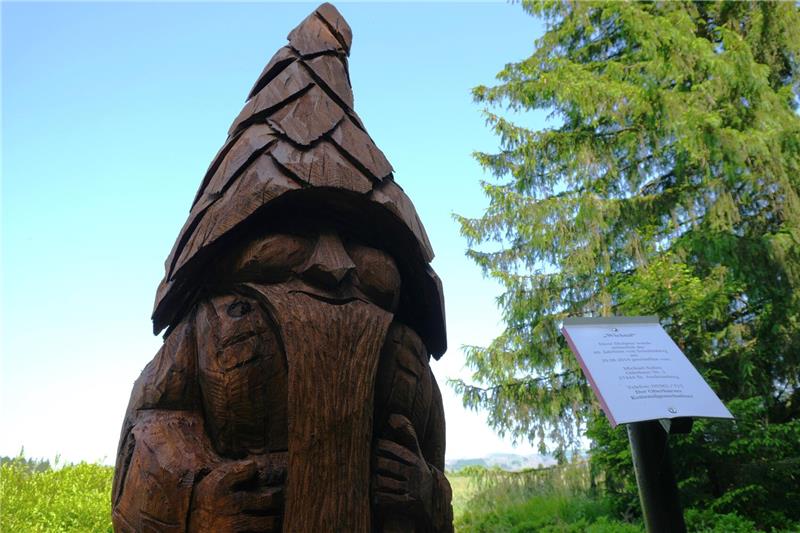 Das ist neu am Stein- und Skulpturenpfad in Schulenberg Ab sofort steht ein neuer Wichtel auf dem Stein- und Skulpturenpfad in Schulenberg.