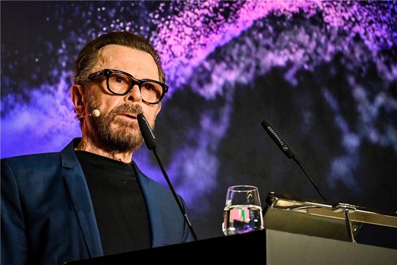 Björn von Abba: Bessere Songs mit KI als durch Musiker Abba-Musiker Björn Ulvaeus spricht auf der Innovationskonferenz DLD.