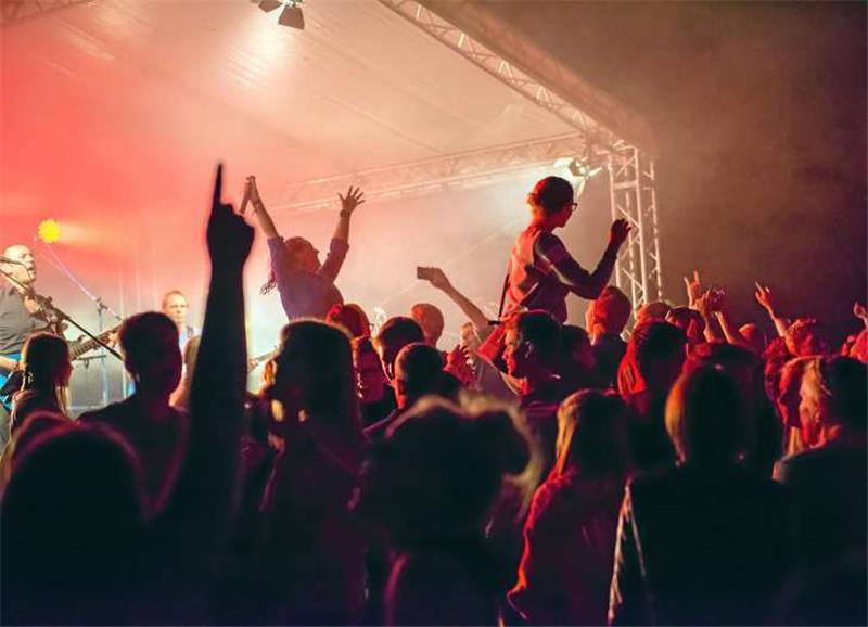 Abends herrscht auf dem Campus regelrechte Festival-Stimmung.