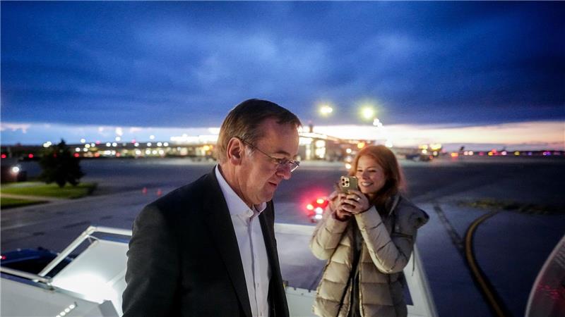 Bilder des Tages Abflug aus Kanada – Verteidigungsminister im Fokus