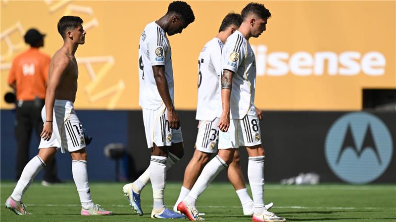 Abgang mit hängenden Köpfen, die schwer geschlagenen Spieler von Real Madrid. 