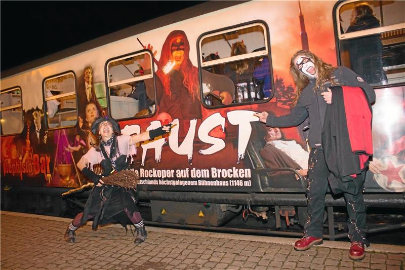 Zoff um Rockoper Faust: Der Teufel steckt nicht nur im Detail Abgefahren: Die Fahrt mit dem Faust-Dampfzug gehörte zum Programm der Rockoper. Archivfoto: Baumgärtner