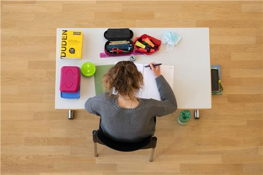 Abiturprüfung im Sorbischen Gymnasium Bautzen (Sachsen). Obwohl einige Bundesländer Fortschritte gemacht haben, stagniert der Anteil der Schulabgänger ohne Abschluss seit Jahren bei etwa sechs Prozent.