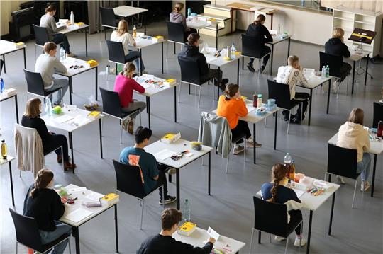 Abiturprüfung in einem Gymnasium in Rostock.