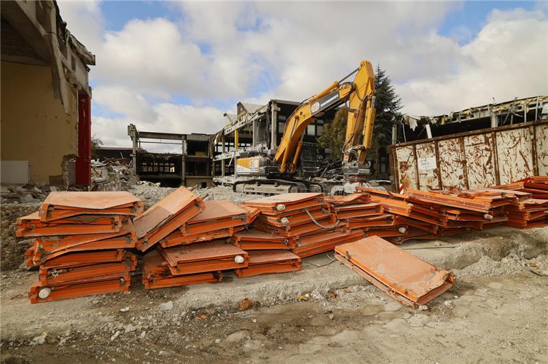 Abriss der alten Goldenen Aue