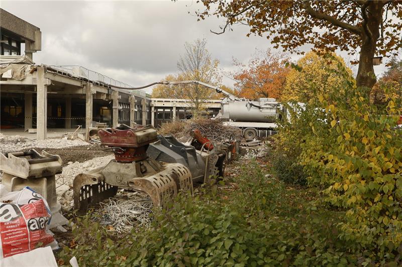 Abriss der alten Goldenen Aue