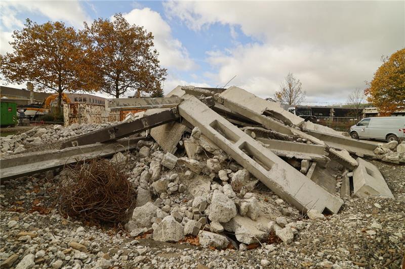 Abriss der alten Goldenen Aue