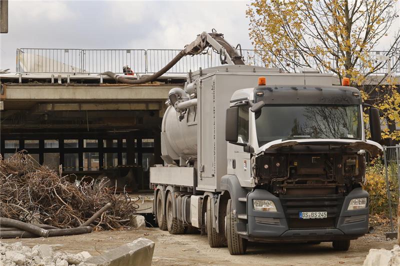 Abriss der alten Goldenen Aue