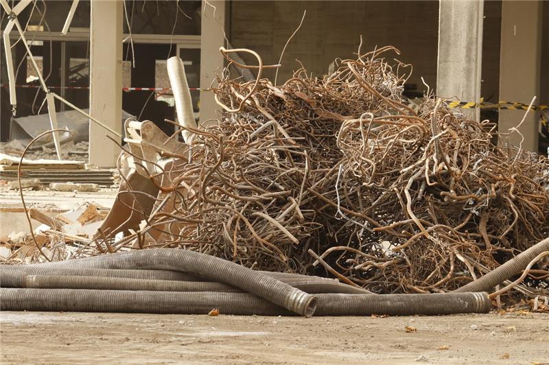 Abriss der alten Goldenen Aue