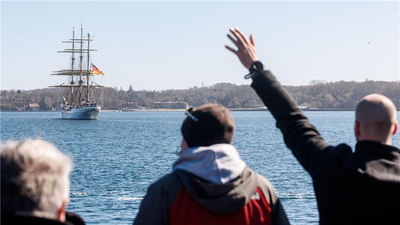 Abschied am Kai: Gorch Fock startet zur 189. Ausbildungsreise