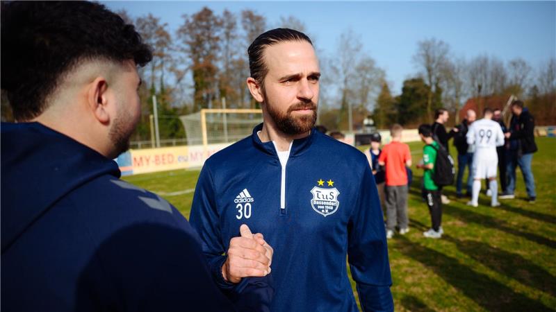 Ex-Profi Harnik verlässt Oberligisten TuS Dassendorf Abschied vom TuS Dassendorf: Martin Harnik (r). (Archivbild)