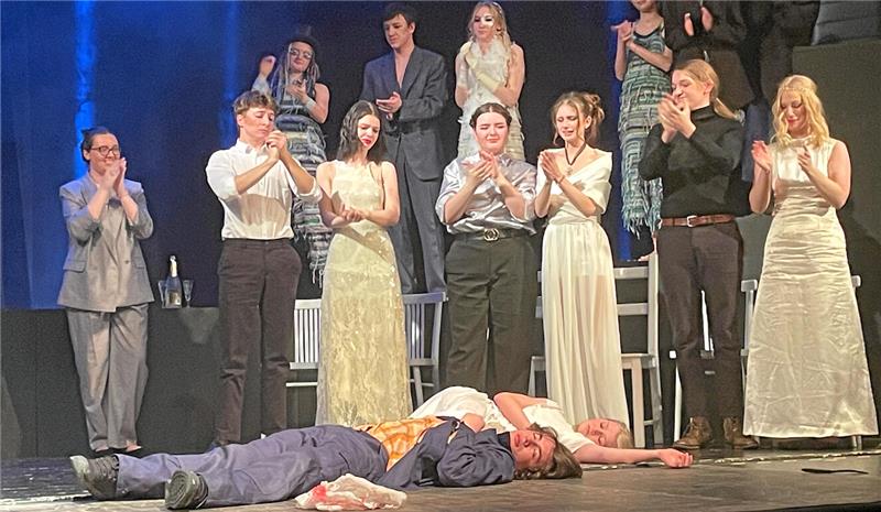 Das CvD-Theater startet auf neuer Bühne mit eigenem Krimi Abschied vom alten Theaterraum: Mit Shakespeares Sommernachtstraum setzt das CvD-Ensemble im Vorjahr einen würdigen Schlusspunkt.