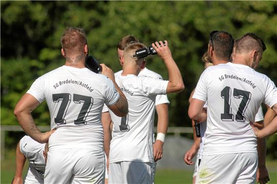 Abwarten heißt die Devise bei der SG Bredelem/Astfeld. Nun wird das Bezirkssportgericht klären, ob das abgebrochene Pokalspiel gegen den TSV Hallendorf neu angesetzt oder für die SG gewertet wird. Foto: Gietemann