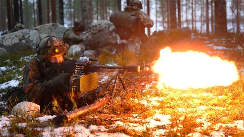 Abwehrbereit - die finnische Armee übt an der Nato-Grenze zu Russland.