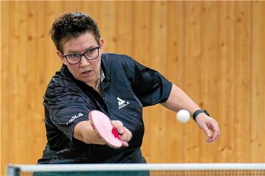 Abwehrspezialistin Meike Huwald läutet mit einem 3:0-Erfolg gegen Seelzes Spitzenspielerin die Aufholjagd des MTV Bettingerode ein, die am Ende den ersten Saisonsieg einbringt. Foto: Drechsler