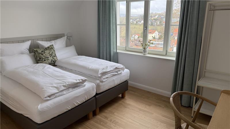 Das Foto zeigt ein Doppelbett.