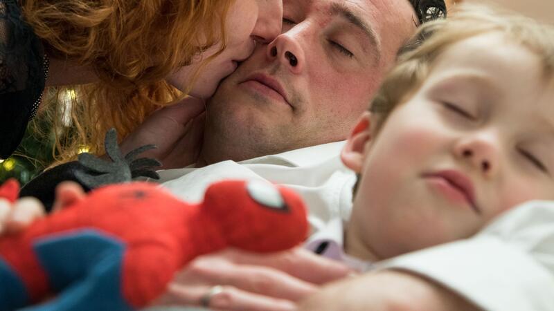 Warum es wichtig ist, mit Kindern Achtsamkeit zu üben Achtsamkeit schafft ein großes Bewusstsein, dass der ganzen Familie zugutekommt.