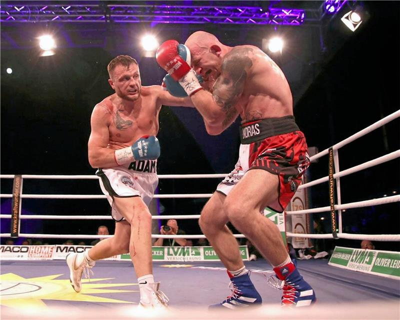 Adam Deines (li.) trifft im Hauptkampf der Goslarer Box-Gala auf den Tschechen Ondrej Bundera und will sich in der Goldenen Aue für einen neuerlichen Kampf um die Weltmeisterschaft empfehlen. Foto: Veranstalter