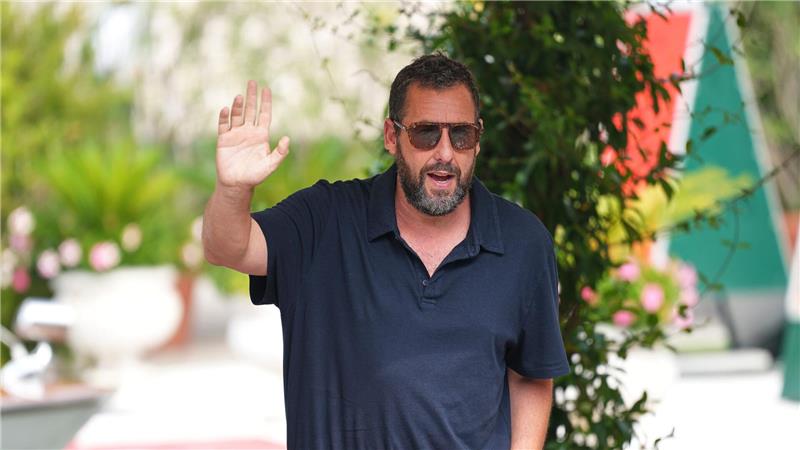 Filmfestspiele in Venedig eröffnet - Ehrenpreis für Herzog Adam Sandler ist in „Jay Kelly“ an der Seite von George Clooney zu sehen.