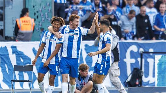 Adewumi (l.) ist für Hertha BSC derzeit Gold wert. 