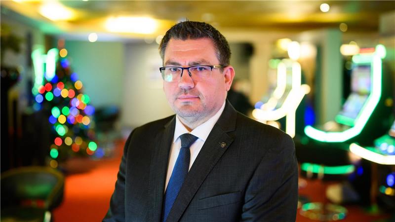 Warum viele Spielhallen auf ein „Weihnachtswunder“ hoffen Admiral-Regionalleiter Florian Baum warnt: Wenn an einem Standort nur eine Spielhalle weiterbetrieben werden darf, könne das für viele Betriebe zum Problem werden.