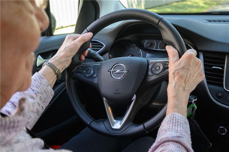 Ältere Autofahrer bei Unfällen häufiger Hauptverursachende Ältere Verkehrsteilnehmer sind laut Statistik häufiger in Unfälle verwickelt.