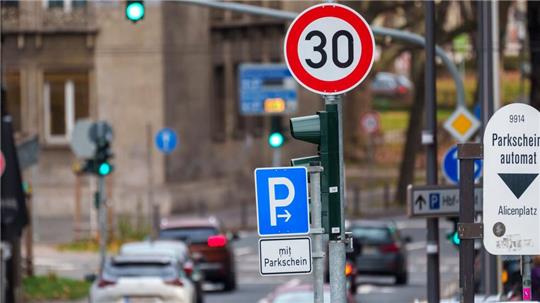 Änderungen der StVO: Tempo-30-Zonen sollen ab jetzt einfacher eingerichtet werden können. (Archivbild)