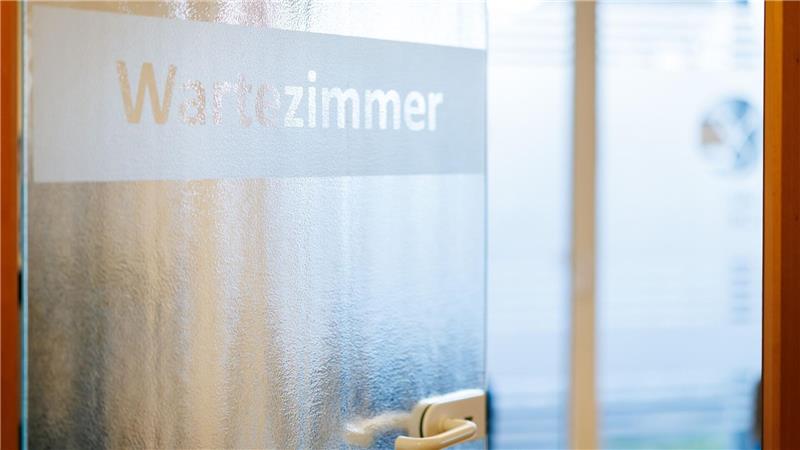 Streit um Strafgebühr für versäumte Arzttermine Ärzte fordern eine Strafgebühr für Patienten, die gebuchte Termine beim Arzt nicht wahrnehmen. (Archivbild)