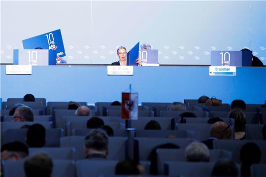 AfD-Bundesvorsitzende und Fraktionsvorsitzende der AfD, Alice Weidel bei der Europawahlversammlung in der Messe Magdeburg.