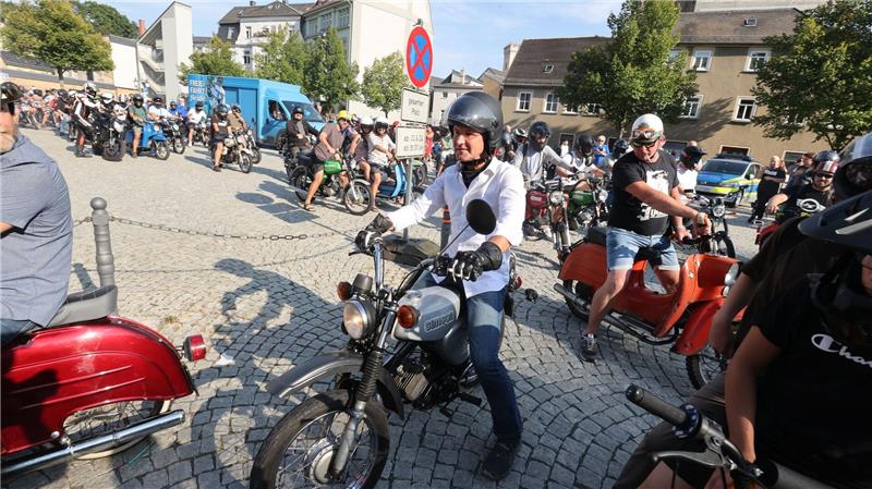 AfD-Chef Björn Höcke schwärmt von der Simson und nutzte sie im Wahlkampf 2024. (Archivbild)