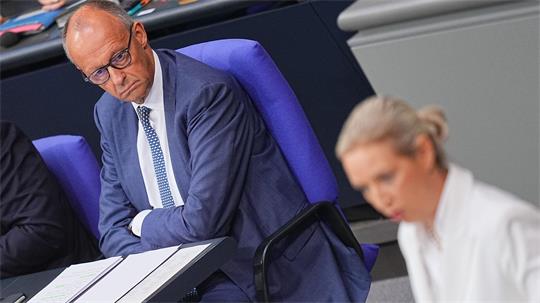 AfD-Chefin Alice Weidel sieht die schwarz-rote Koalition mit Kanzler Friedrich Merz am Ende. In der Generaldebatte im Bundestag in der vergangenen Woche kam es zum Schlagabtausch. (Archivbild)