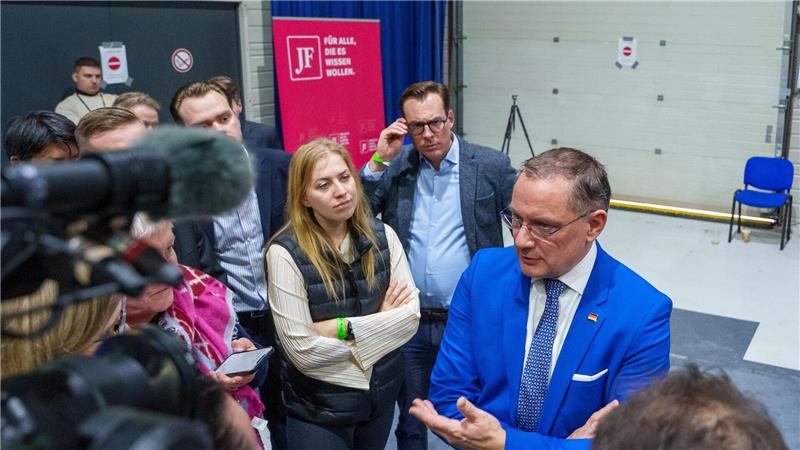 Fragezeichen nach skurriler Rede bei AfD-Jugendkongress AfD- Chefin Tino Chrupalla im Gespräch mit Reportern am Rande des Gründungskongresses der neuen AfD-Jugendorganisation Generation Deutschland.