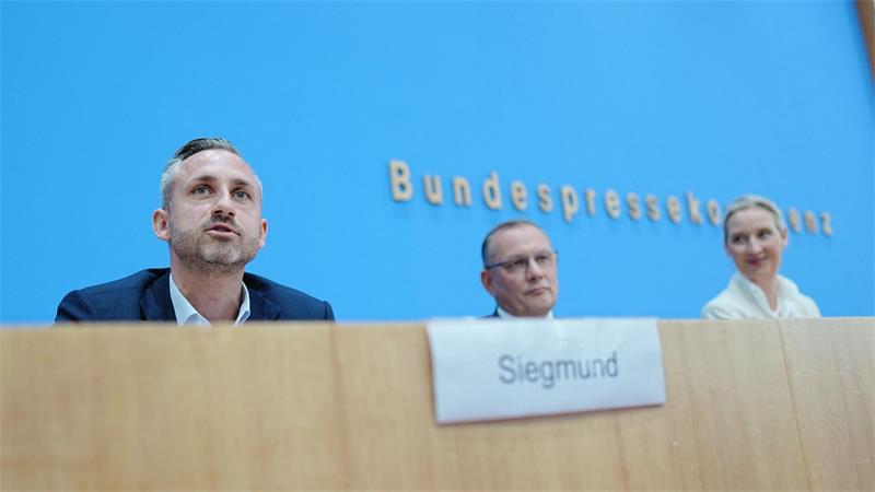 AfD sieht nach Wahlsieg in Sachsen-Anhalt Durchbruch im Bund AfD-Spitzenkandidat Ulrich Siegmund versucht Abgeordnete anderer Parteien auf die Seite der AfD zu ziehen, damit es für die erste AfD-Regierungsmehrheit in einem Bundesland reicht. Die AfD-Chefs Alice Weidel und Tino Chrupalla erhoffen sich dadurch einen Schub für ihre Partei auch im Bund.